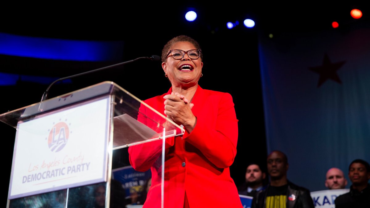 Video shows Mayor Karen Bass refuse to answer L.A. fires